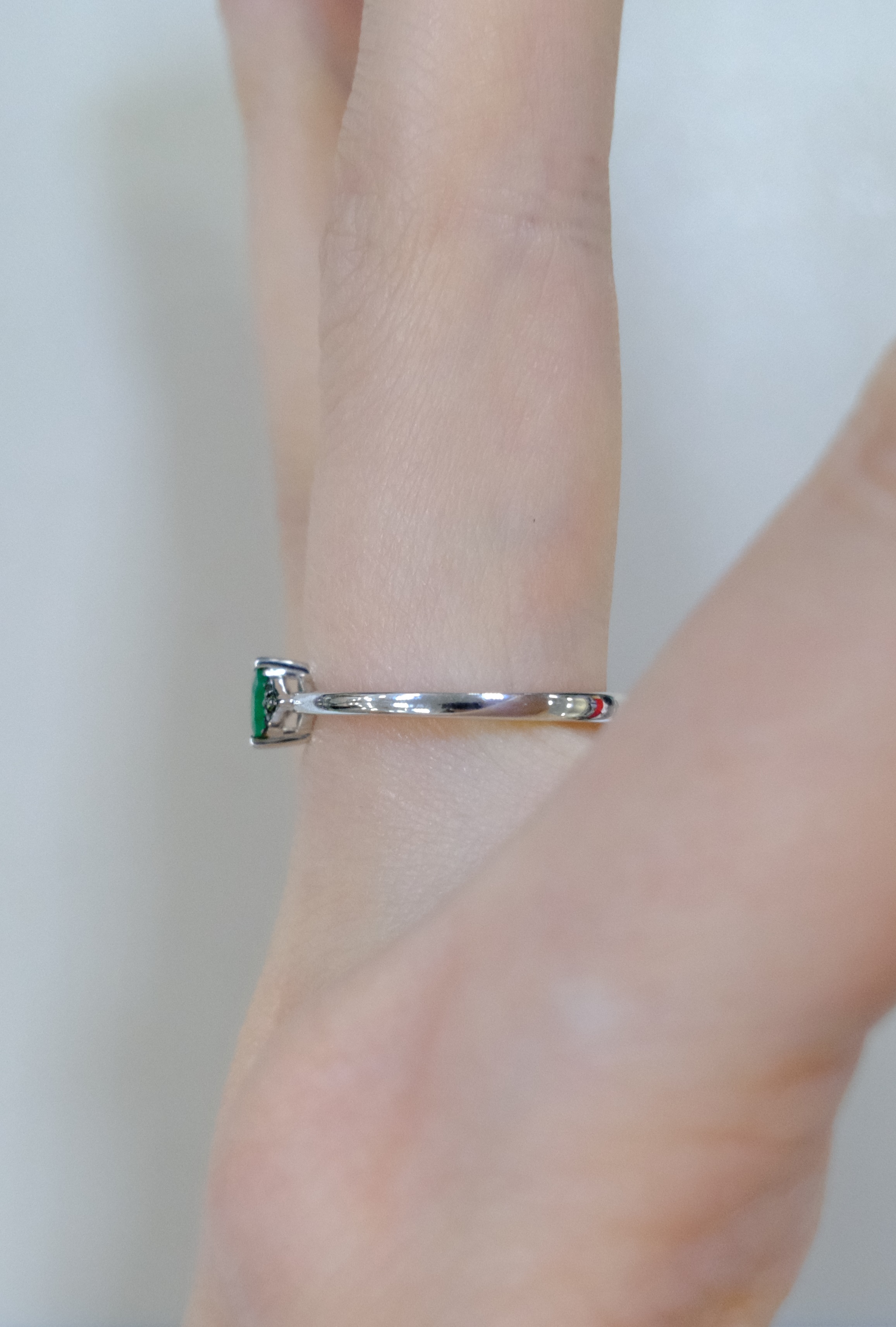 Серебряное кольцо с изумрудом